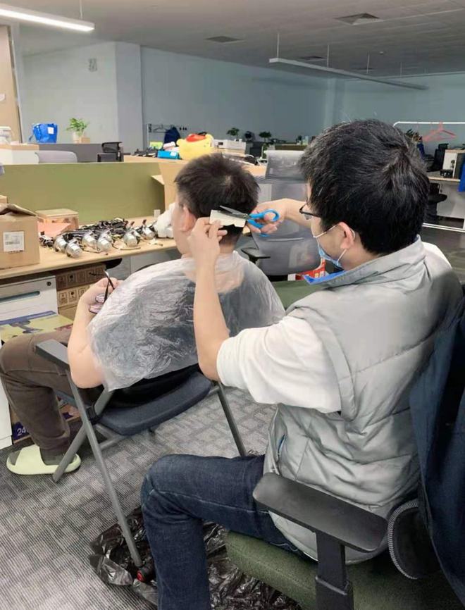 閉環(huán)中跑出加速度,這些留在工廠的延鋒人過得怎樣